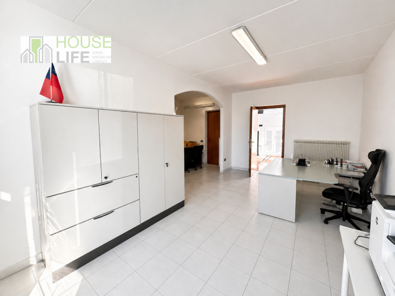 THIENE - Z.I.: CAPANNONE ARTIGIANALE IN POSIZIONE STRATEGICA di mq 650 totali, di cui mq 480 di a...