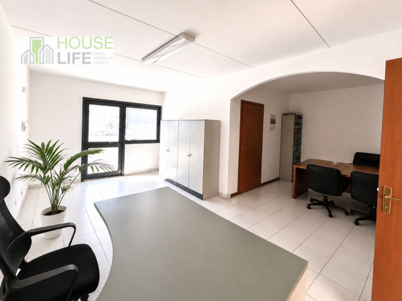 THIENE - Z.I.: CAPANNONE ARTIGIANALE IN POSIZIONE STRATEGICA di mq 650 totali, di cui mq 480 di a...