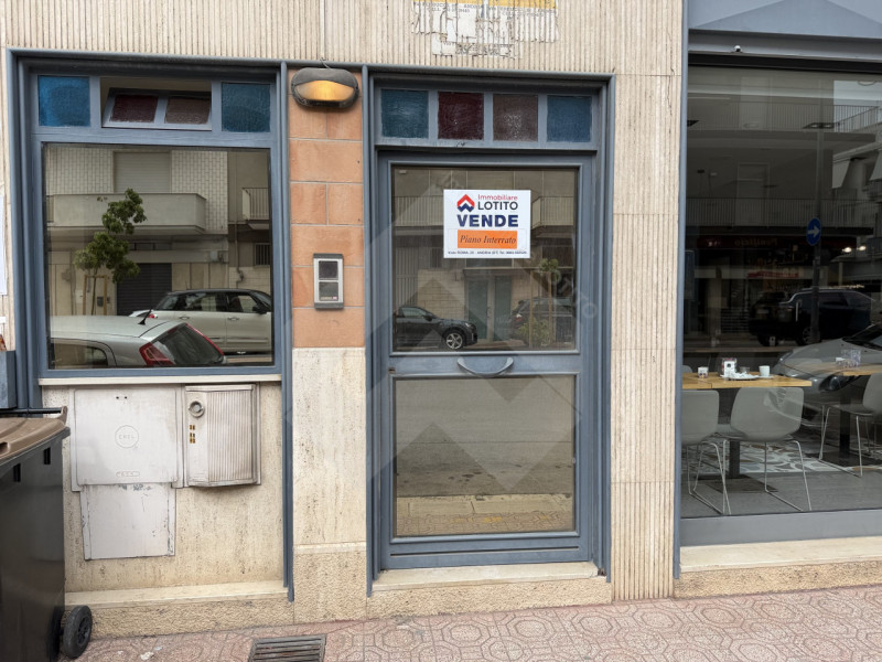 Magazzino in Vendita