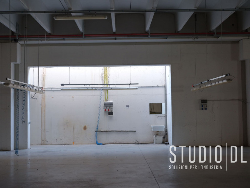 Capannone industriale 3.000 mq in locazione a Piovene Rocchette (VI) – altezza 5,5 m, vicino case...