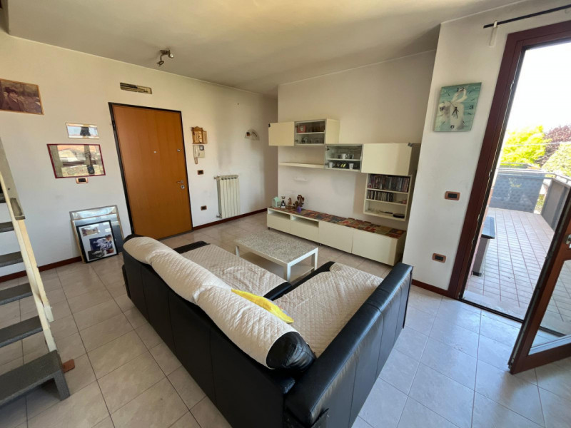 Luminoso bilocale al secondo piano con ascensore nel cuore della tranquilla zona Murelle, a Villa...