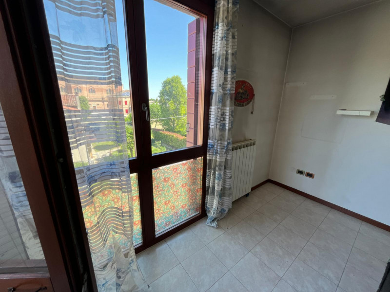 Luminoso bilocale al secondo piano con ascensore nel cuore della tranquilla zona Murelle, a Villa...