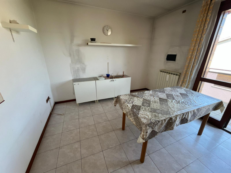 Luminoso bilocale al secondo piano con ascensore nel cuore della tranquilla zona Murelle, a Villa...