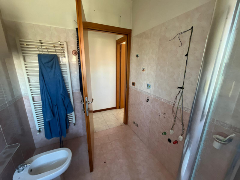 Luminoso bilocale al secondo piano con ascensore nel cuore della tranquilla zona Murelle, a Villa...