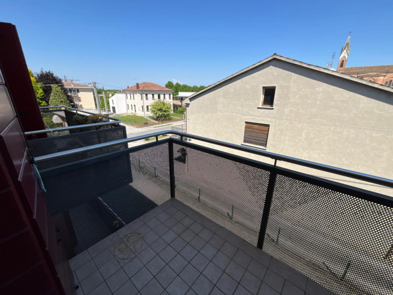 Luminoso bilocale al secondo piano con ascensore nel cuore della tranquilla zona Murelle, a Villa...