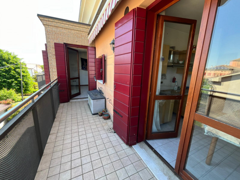 Luminoso bilocale al secondo piano con ascensore nel cuore della tranquilla zona Murelle, a Villa...