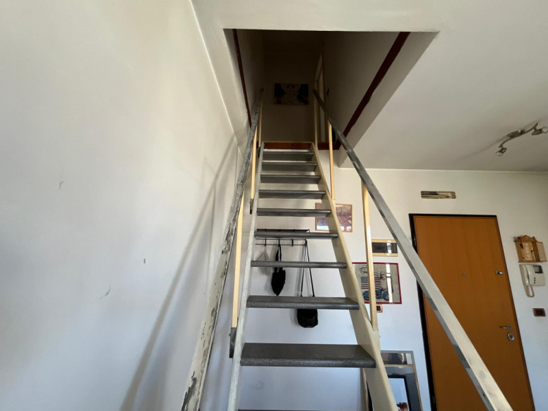 Luminoso bilocale al secondo piano con ascensore nel cuore della tranquilla zona Murelle, a Villa...