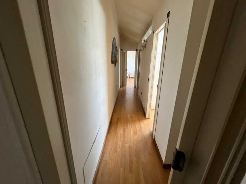 Luminoso bilocale al secondo piano con ascensore nel cuore della tranquilla zona Murelle, a Villa...