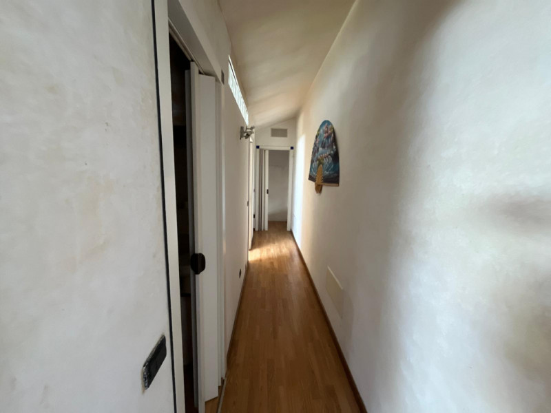 Luminoso bilocale al secondo piano con ascensore nel cuore della tranquilla zona Murelle, a Villa...