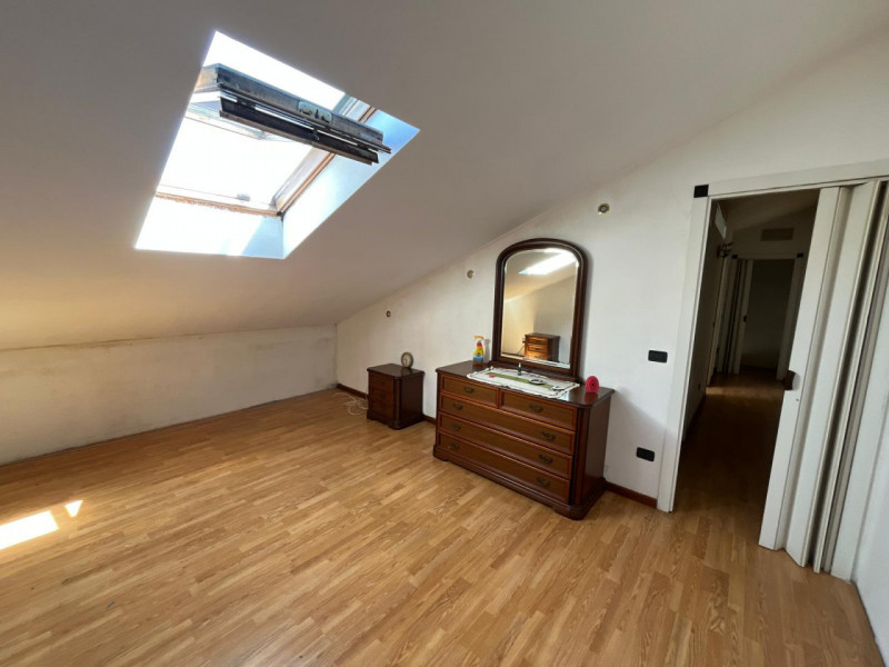 Luminoso bilocale al secondo piano con ascensore nel cuore della tranquilla zona Murelle, a Villa...