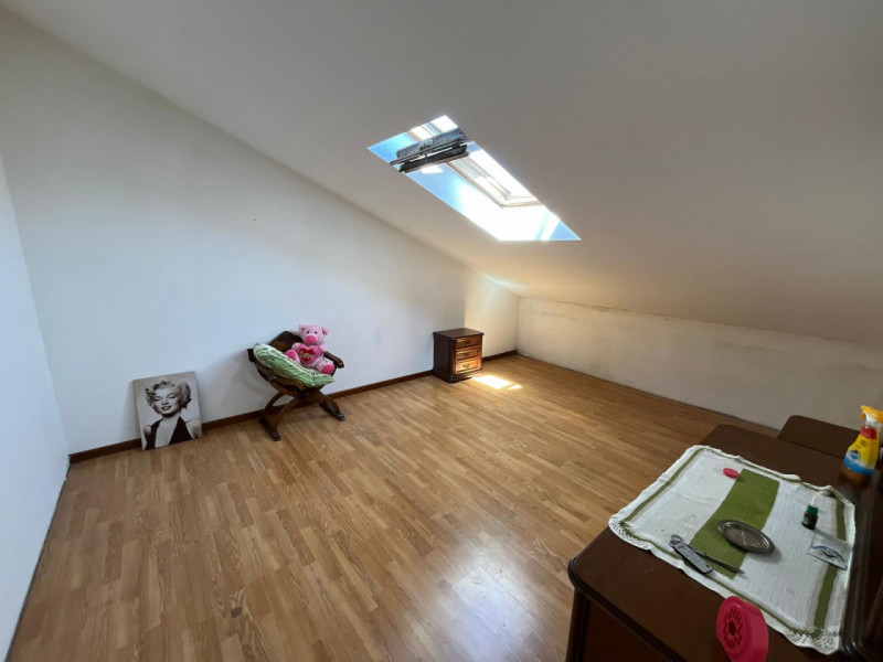 Luminoso bilocale al secondo piano con ascensore nel cuore della tranquilla zona Murelle, a Villa...