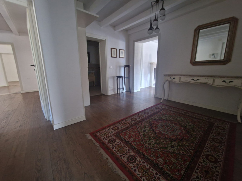 UBICAZIONE E CONTESTO

All’inizio di Corso Palladio, nel cuore del centro storico di Vicenza, pro...