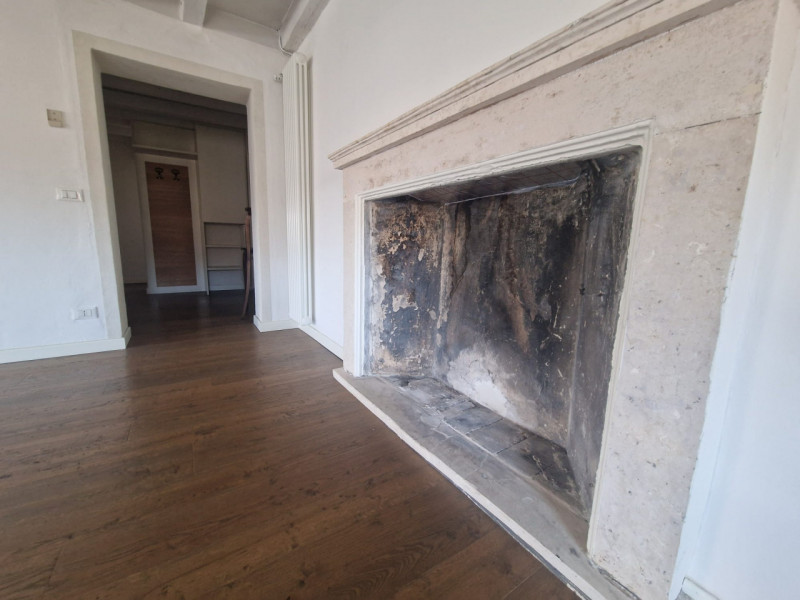 UBICAZIONE E CONTESTO

All’inizio di Corso Palladio, nel cuore del centro storico di Vicenza, pro...