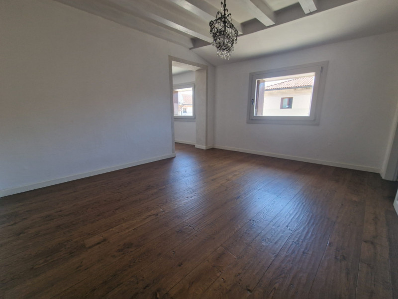 UBICAZIONE E CONTESTO

All’inizio di Corso Palladio, nel cuore del centro storico di Vicenza, pro...