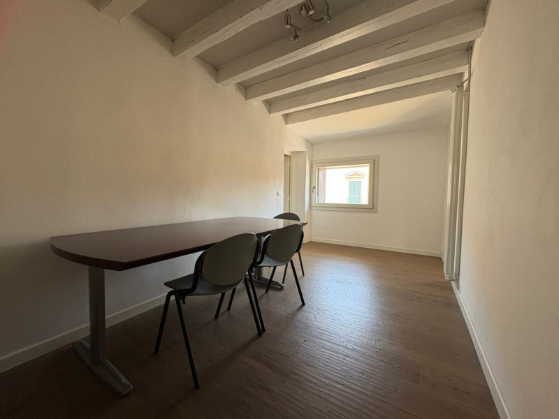 UBICAZIONE E CONTESTO

All’inizio di Corso Palladio, nel cuore del centro storico di Vicenza, pro...