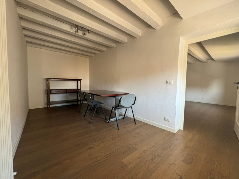 UBICAZIONE E CONTESTO

All’inizio di Corso Palladio, nel cuore del centro storico di Vicenza, pro...