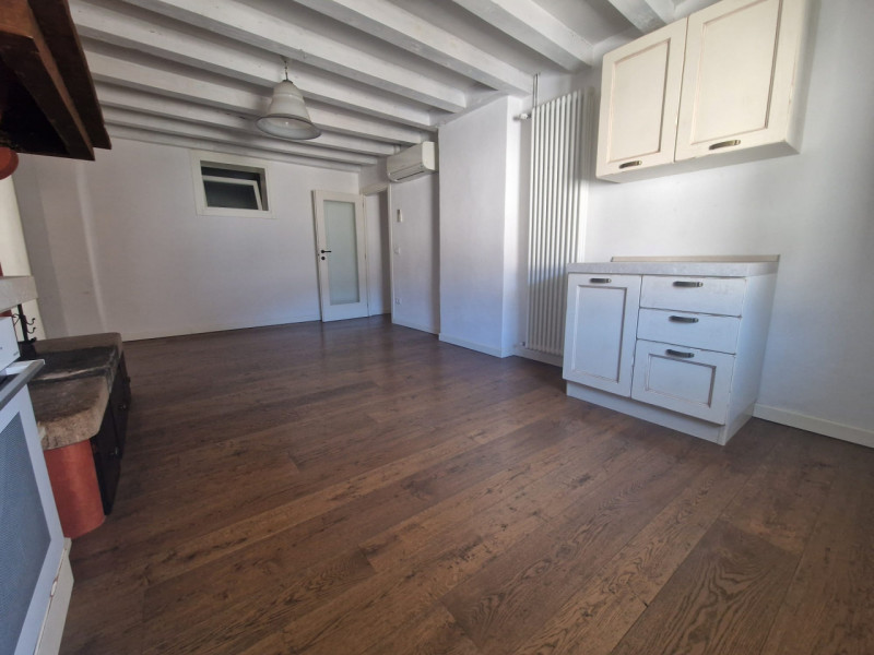 UBICAZIONE E CONTESTO

All’inizio di Corso Palladio, nel cuore del centro storico di Vicenza, pro...