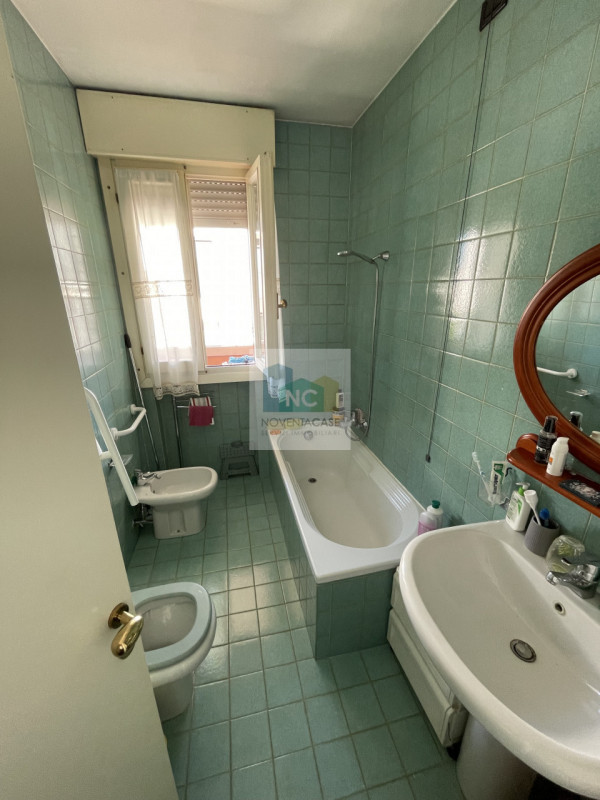 Padova zona torre. Al terzo piano con ascensore, proponiamo un appartamento in NUDA PROPRIETA' ma...