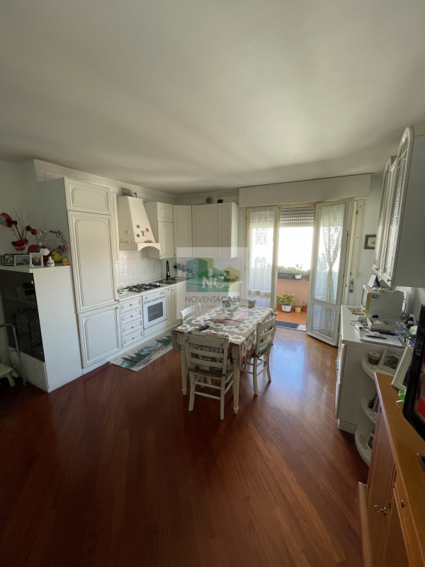 Padova zona torre. Al terzo piano con ascensore, proponiamo un appartamento in NUDA PROPRIETA' ma...