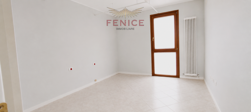 Nel cuore di San Martino di Lupari, in elegante contesto residenziale servito da ascensore, propo...
