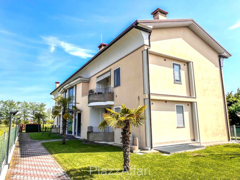 In palazzina di poche unità abitative e di recente costruzione, appartamento disposto su 2 livell...