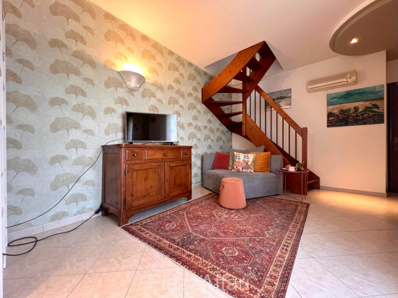 In palazzina di poche unità abitative e di recente costruzione, appartamento disposto su 2 livell...