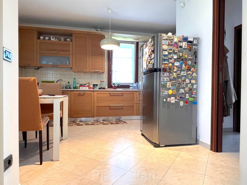 In palazzina di poche unità abitative e di recente costruzione, appartamento disposto su 2 livell...