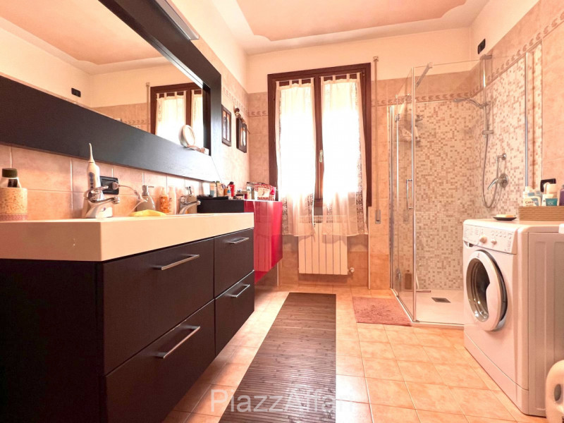 In palazzina di poche unità abitative e di recente costruzione, appartamento disposto su 2 livell...