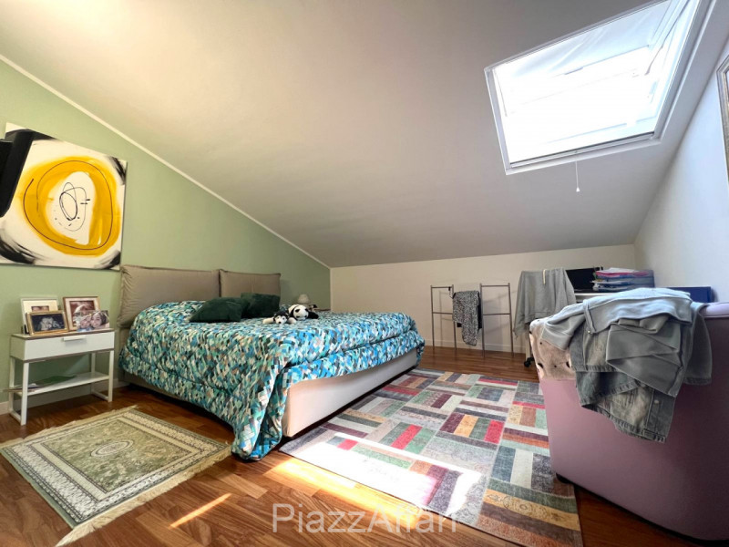 In palazzina di poche unità abitative e di recente costruzione, appartamento disposto su 2 livell...