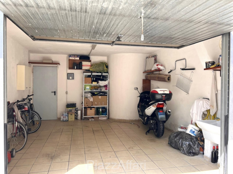 In palazzina di poche unità abitative e di recente costruzione, appartamento disposto su 2 livell...