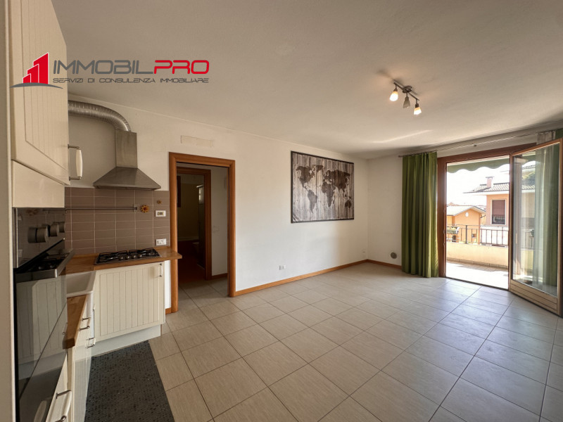 Proponiamo in vendita a Povolaro di Dueville un luminoso appartamento bicamere situato al secondo...