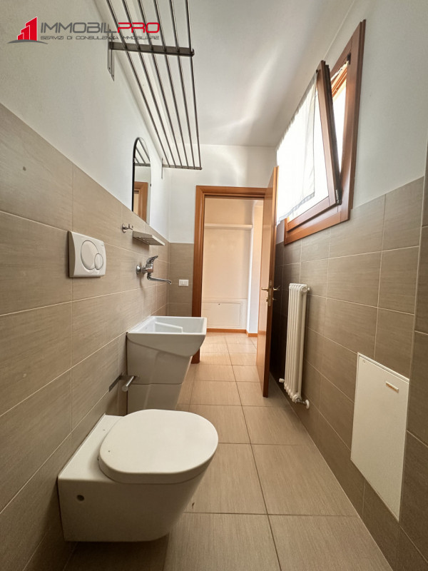 Proponiamo in vendita a Povolaro di Dueville un luminoso appartamento bicamere situato al secondo...