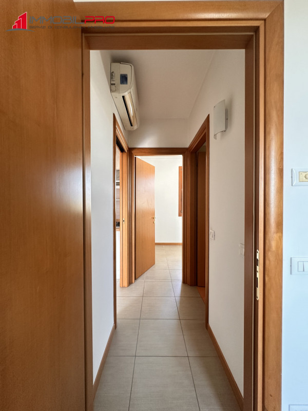 Proponiamo in vendita a Povolaro di Dueville un luminoso appartamento bicamere situato al secondo...