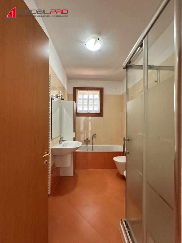 Proponiamo in vendita a Povolaro di Dueville un luminoso appartamento bicamere situato al secondo...