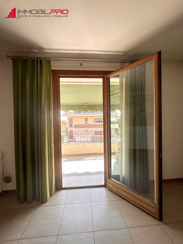 Proponiamo in vendita a Povolaro di Dueville un luminoso appartamento bicamere situato al secondo...