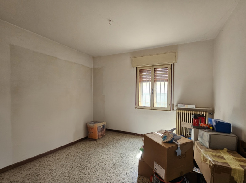 Proponiamo in vendita a Este, porzione di bifamiliare orizzontale da ristrutturare, in una posizi...