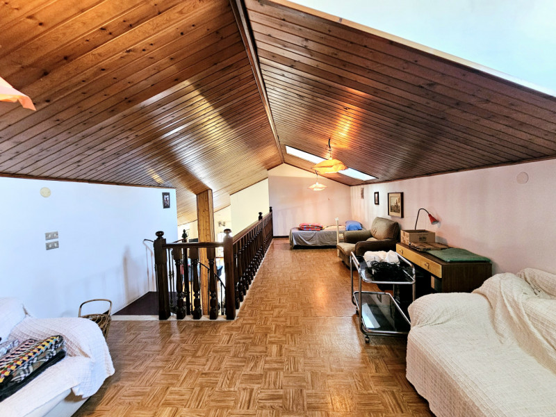 In una posizione comoda al centro di Este, proponiamo in affitto spazioso appartamento al secondo...