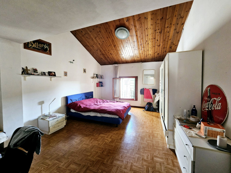 In una posizione comoda al centro di Este, proponiamo in affitto spazioso appartamento al secondo...