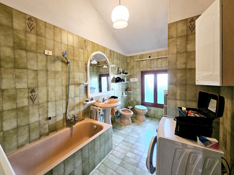 In una posizione comoda al centro di Este, proponiamo in affitto spazioso appartamento al secondo...