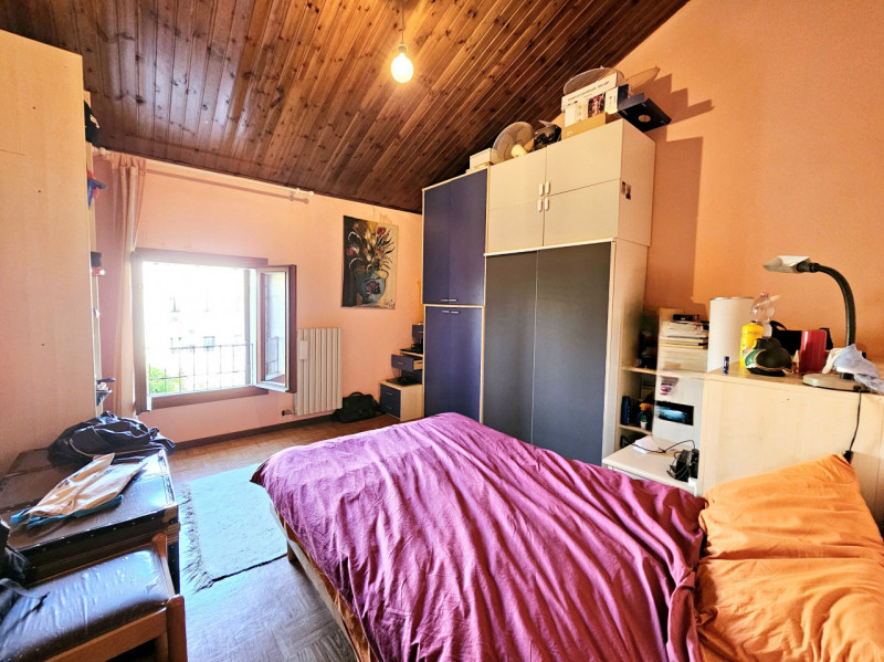 In una posizione comoda al centro di Este, proponiamo in affitto spazioso appartamento al secondo...