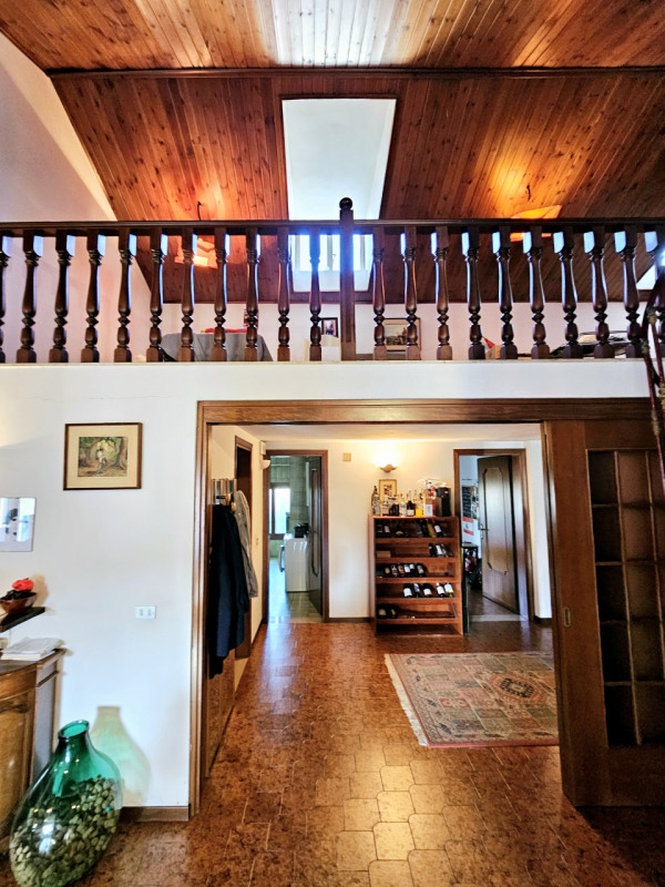 In una posizione comoda al centro di Este, proponiamo in affitto spazioso appartamento al secondo...