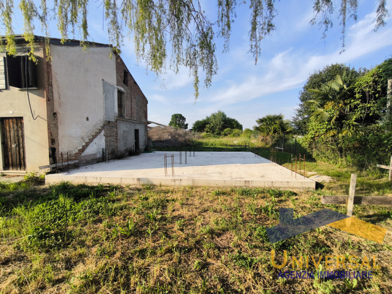 FATTE - In zona tranquilla e allo stesso tempo a pochi minuti dal centro e dai principali servizi...
