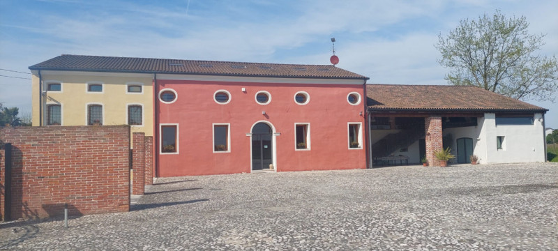 Affittasi a Piazzola sul Brenta (Frazione di Presina) splendido ufficio di circa 100 mq. con prop...