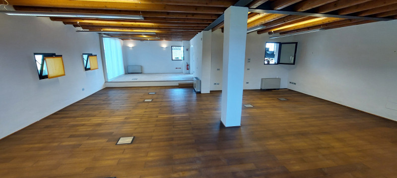 Affittasi a Piazzola sul Brenta (Frazione di Presina) splendido ufficio di circa 100 mq. con prop...