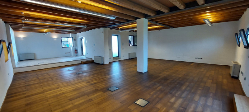 Affittasi a Piazzola sul Brenta (Frazione di Presina) splendido ufficio di circa 100 mq. con prop...