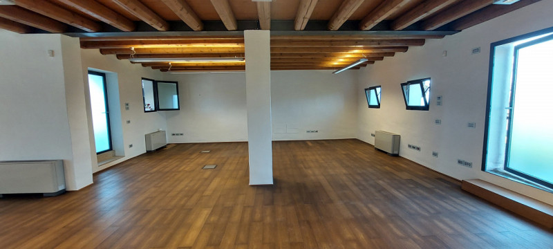 Affittasi a Piazzola sul Brenta (Frazione di Presina) splendido ufficio di circa 100 mq. con prop...