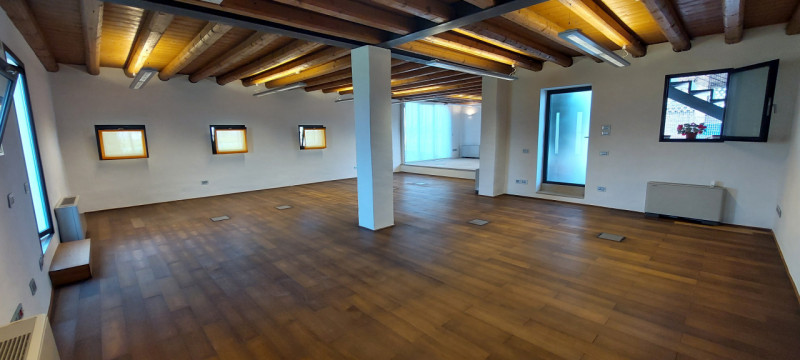 Affittasi a Piazzola sul Brenta (Frazione di Presina) splendido ufficio di circa 100 mq. con prop...