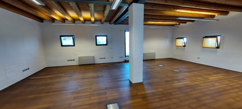 Affittasi a Piazzola sul Brenta (Frazione di Presina) splendido ufficio di circa 100 mq. con prop...