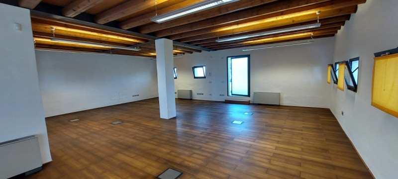 Affittasi a Piazzola sul Brenta (Frazione di Presina) splendido ufficio di circa 100 mq. con prop...