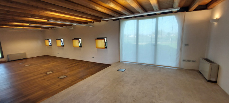 Affittasi a Piazzola sul Brenta (Frazione di Presina) splendido ufficio di circa 100 mq. con prop...